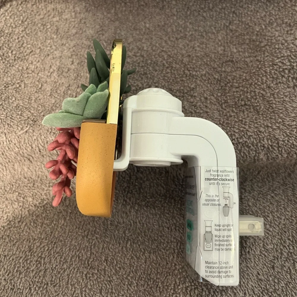 NWT - BBW Modern Succulent Wall Accent